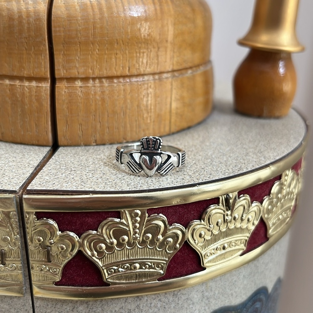 Sterling Silver Claddagh Ring Antiqued finish - Picture 8 of 8